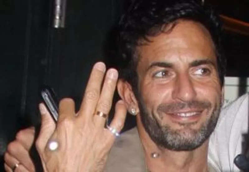 El brasileño Lorenzo Martone platicó a una publicación neoyorquina cómo pidió al diseñador casarse con él.