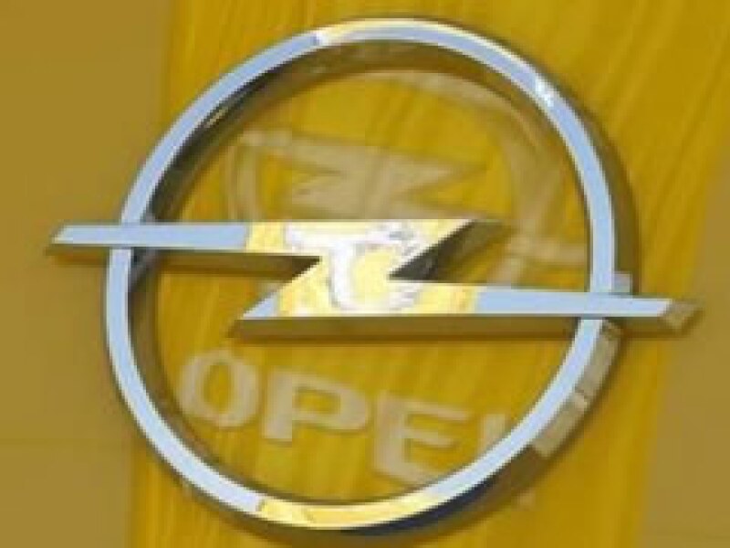 Los gobiernos de Alemania y EU buscan recursos para rescatar a Opel. (Foto: Reuters)