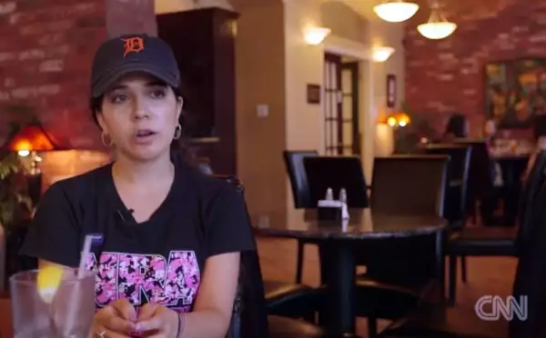 La joven está de acuerdo con las políticas de Donald Trump.