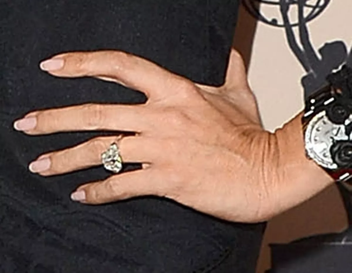 Este es el anillo de compromiso de Sofía. ¿Te gusta?