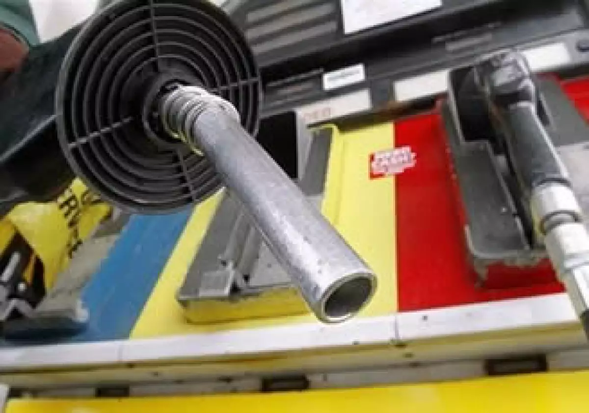 Los consumidores enfrentan un mayor precio de la gasolina en EU. (Foto: AP)
