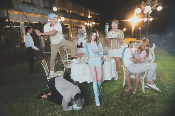 Belinda en su video de ‘Heterocromía’