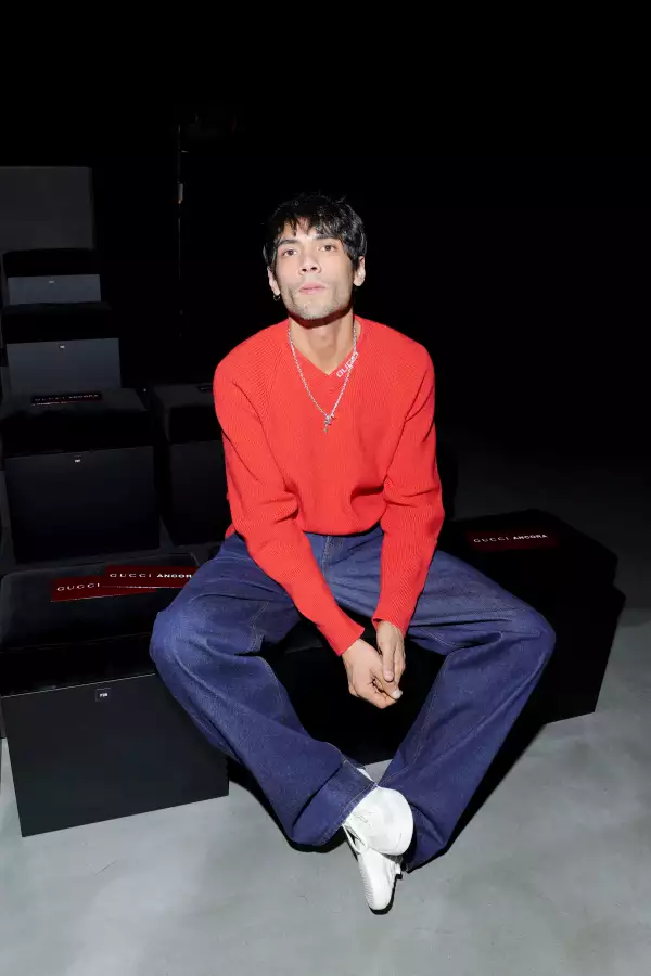 Diego Calva en el debut de la colección masculina de Sabato de Sarno en Gucci
