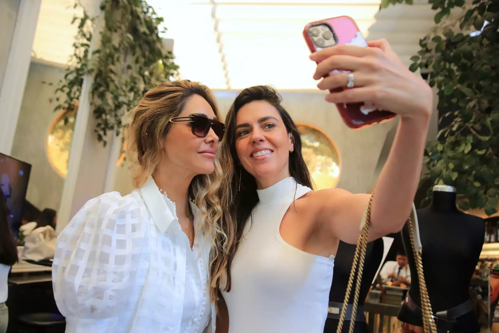 Regina Bautista y Marisa Arizpe 