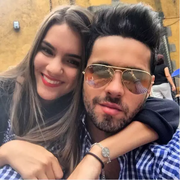 El actor se encuentra feliz con su nueva novia, con quien lleva varias semanas de novio.