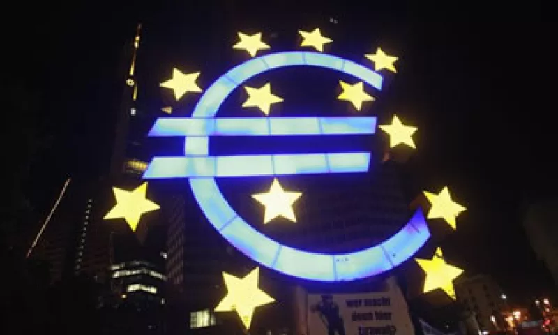 Miembros del FMI han dicho que la entidad debería reducir las tasas de interés. (Foto: Reuters)