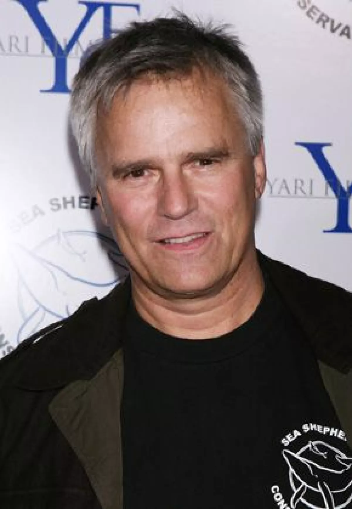 La película aún se encuentra en el proceso de preproducción y se busca a un guionista capaz de retomar la esencia del exitoso programa televisivo encabezado por Richard Dean Anderson.