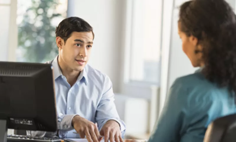 Analistas estimaban que las solicitudes aumentarían a 305,000 durante la semana pasada. (Foto: Getty Images)