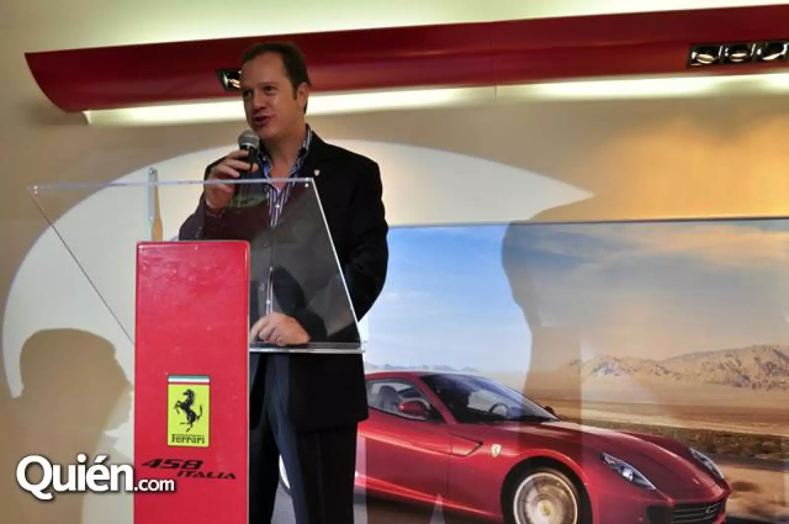 Presentaci?el Ferrari 458