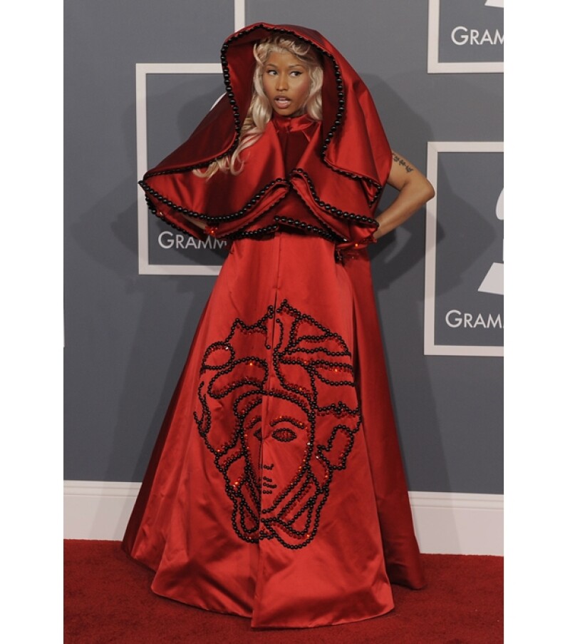 Nicky Minaj y su vestido de Versace llamaron la atención.