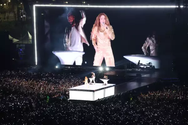 shakira zocalo 1.jpeg