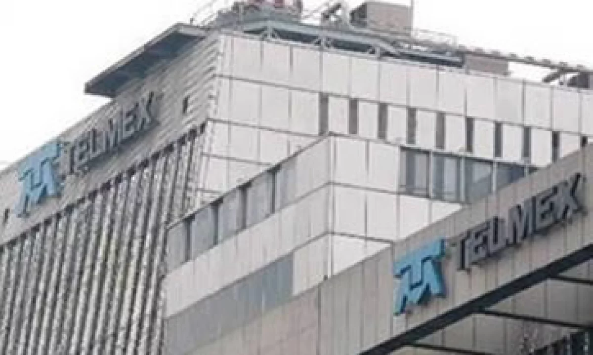 Telmex opera cerca de un 70% de las líneas fijas en México. (Foto: Archivo)