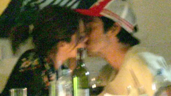 Ayer finalmente la pareja confirmó lo que muchos ya sabían, que su matrimonio llegó a su fin. Recordemos cómo comenzó su relación hasta que terminó.