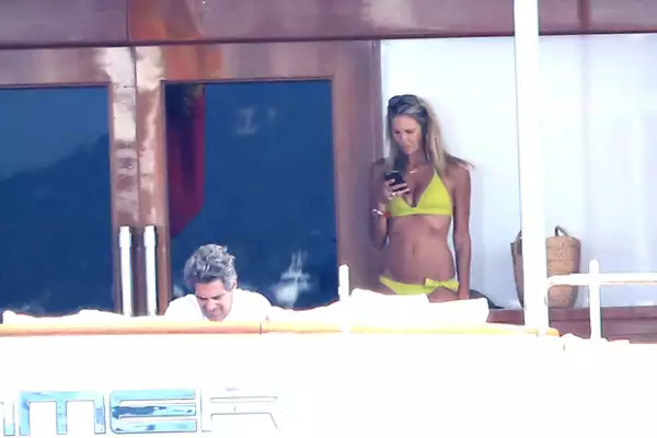 A sus 51 años, Elle MacPherson continúa viéndose extremadamente sexy.