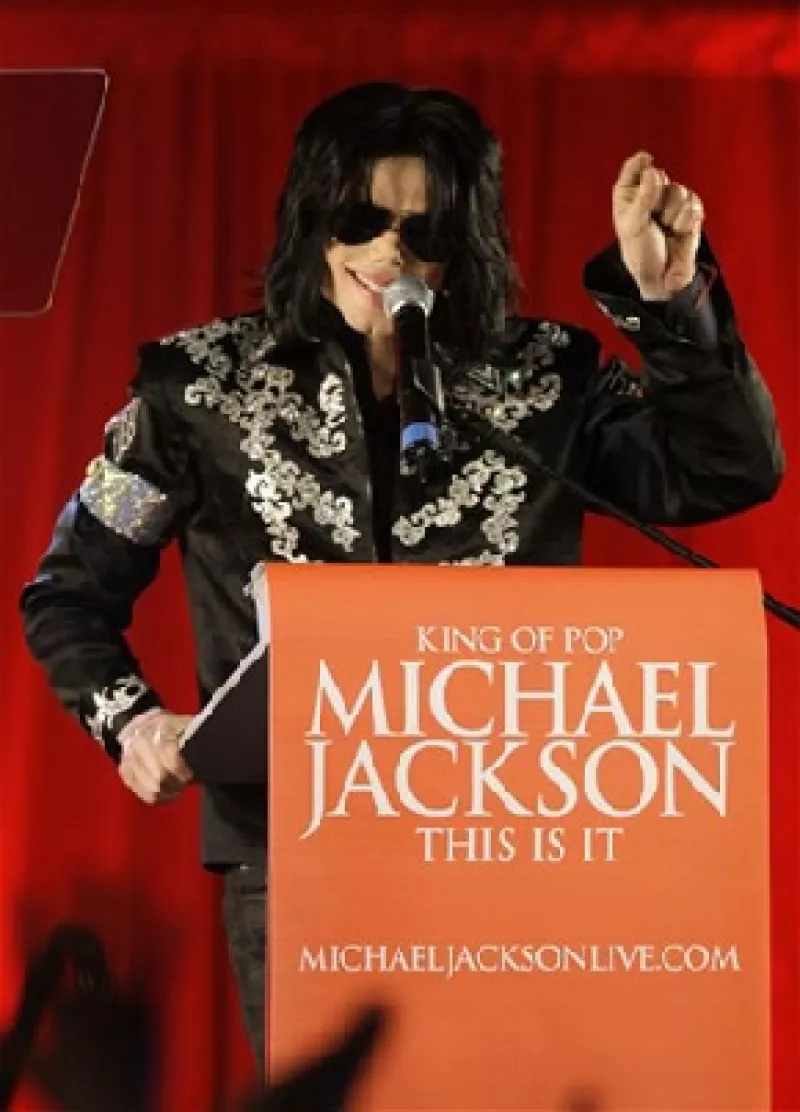 Un hombre está buscando que los sucesores del Rey del pop le paguen 3,3 millones de dólares a la ciudad de Los Ángeles para cubrir el costo del funeral público del cantante.