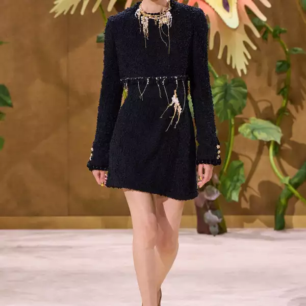 Chanel HC F26 059.jpg