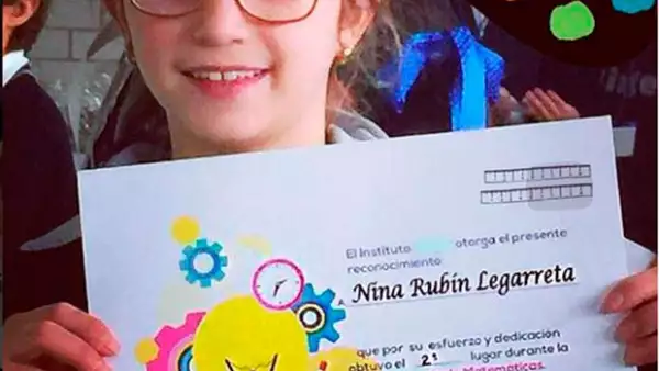 Nina, hija menor de la conductora, no sólo destaca por su talento en la actuación y el canto, también en la escuela, donde obtuvo el segundo lugar en la &#39Olimpiada de Matématicas&#39.