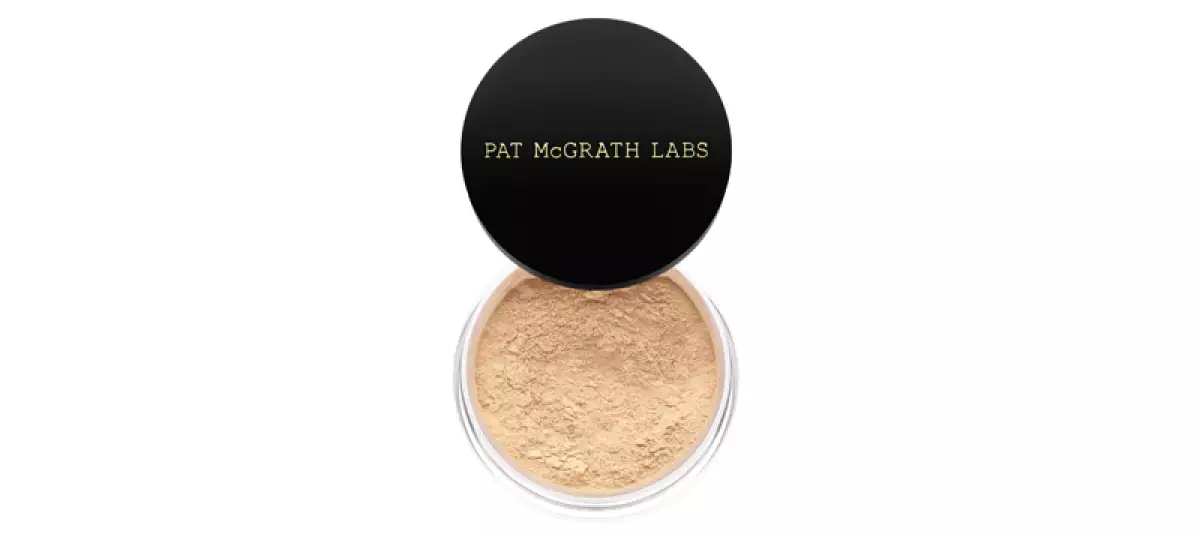 pat mcgrath labs-corrector-errores-maquillaje-base-aplicar-brocha-sellar.jpg
