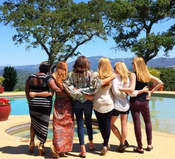 Caitlyn Jenner no ha dudado en compartir fotos acompañada de sus amigas.