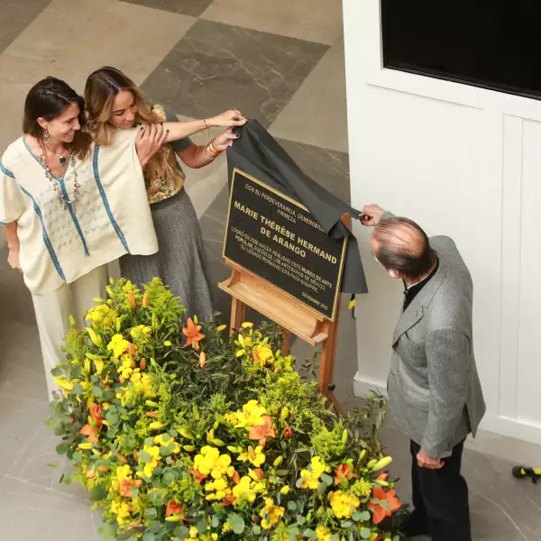 HOMENAJE A MARIE THÉRÈSE HERNAND DE ARANGO