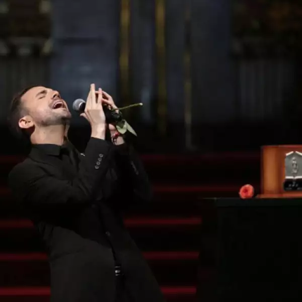 Jas Devael también cantó `Se me olvidó otra vez´.