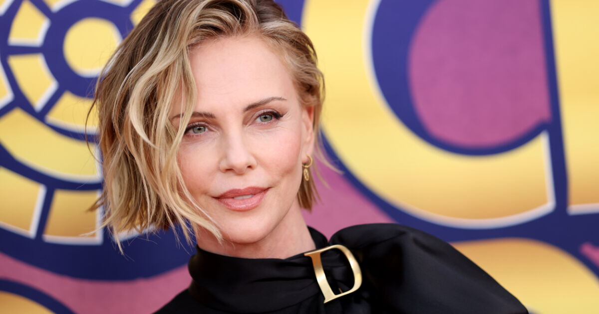 Charlize Theron apuesta por un estilo más masculino y sus hijas no están muy contentas que digamos