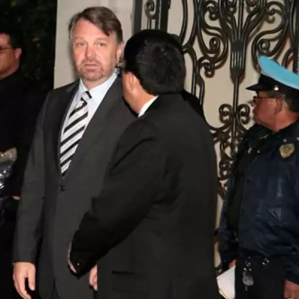 El exsecretario de relaciones exteriores, Jorge Castañeda, acompañó a la familia Saba en el funeral.