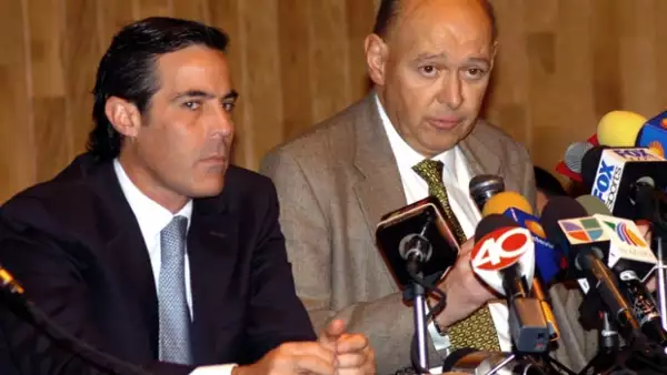 "Lo de Salvador es un milagro, ya que la bala que se alojó en su cabeza estuvo a milímetros de tocar el bulbo raquídeo", explicó el neurocirujano paraguayo Carlos Codas