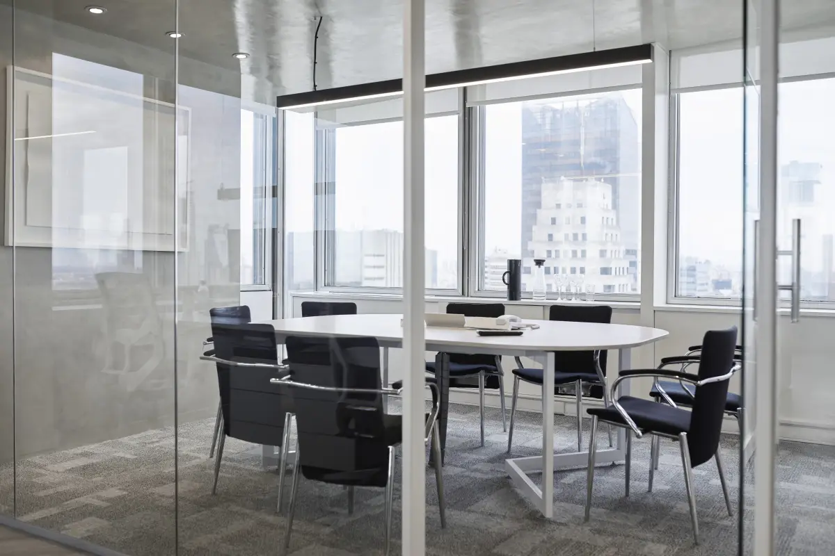 Las oficinas continúan vacías