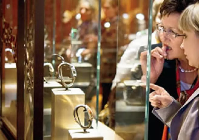 Marcas como Piaget, Montblanc y Cartier buscan satisfacer a las mujeres que buscan joyas de mayor quilataje en sus relojes. (Foto: AP)