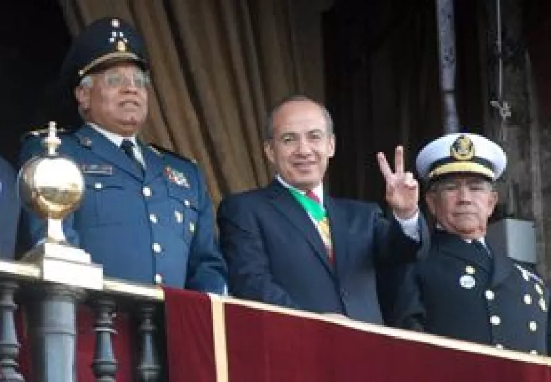El desfile conmemorativo del 199 aniversario del inicio de la gesta de Independencia de México concluyó sin novedad, luego del paso de un total de 13mil 567 elementos frente a Palacio Nacional