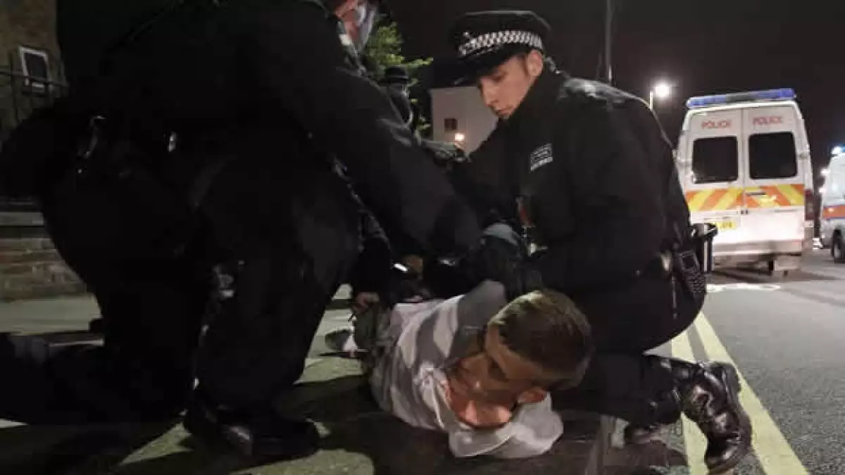 Hombre detenido en Eltham
