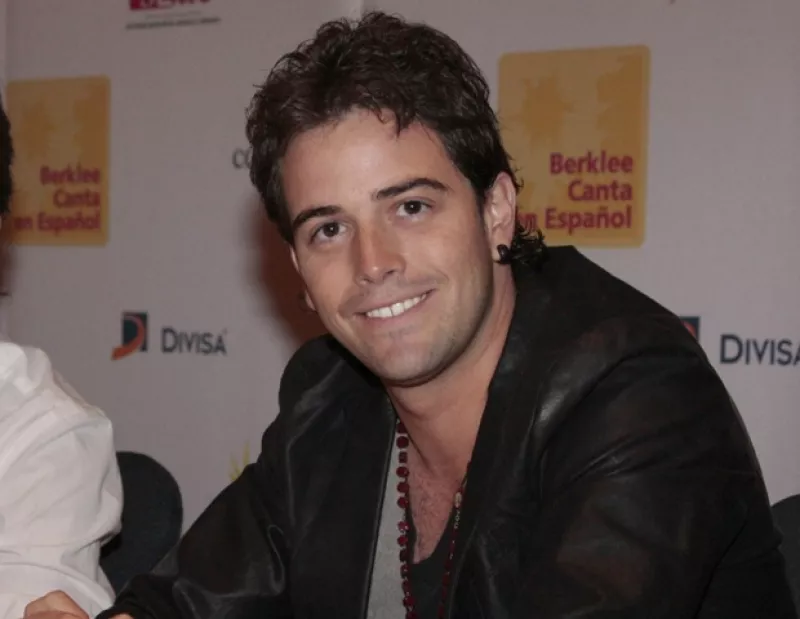 El intérprete de "La fórmula" se siente muy contento de incursionar en el cine, sin embargo no pretende dejar la música.