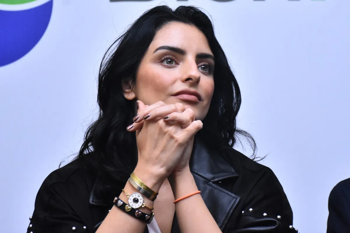 Aislinn Derbez