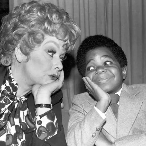 Aquí con la actriz de comedia Lucille Ball, durante un descanso de las filmaciones de `The Lucille Ball Special Special´ en Hollywood.