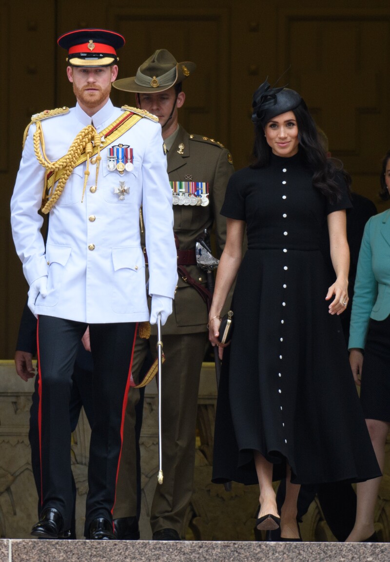 Harry se viste con un traje militar de gala por esta razón