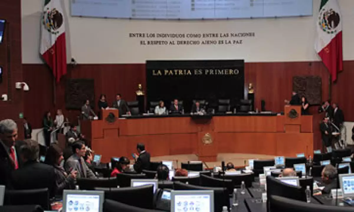 La ley aprobada por los senadores establece un mecanismo flexible ante coyunturas adversas en materia energética (Foto: Twitter/@CanalCongreso )