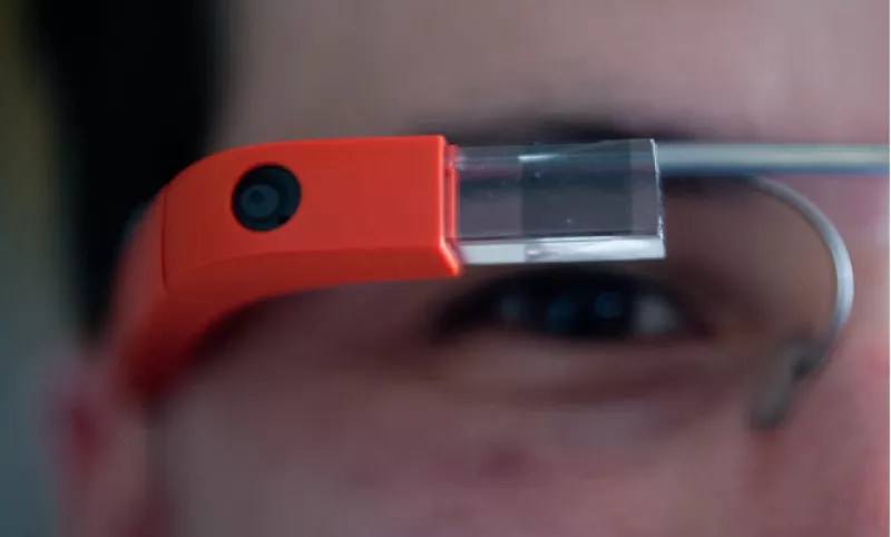 Los Google Glass responden a comandos de voz para tomar fotos. (Foto: AFP )