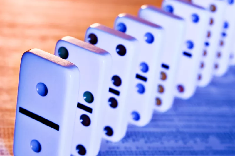 Efecto dominó por la subida de la tasa de interés en EU