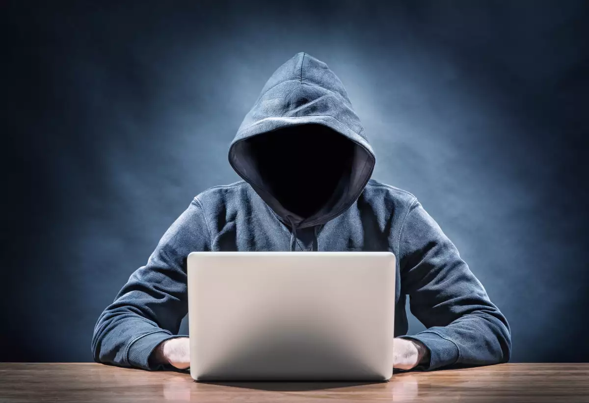 Los estafadores pueden usar las redes sociales para hacer blanco en cientos de miles de personas a la vez.