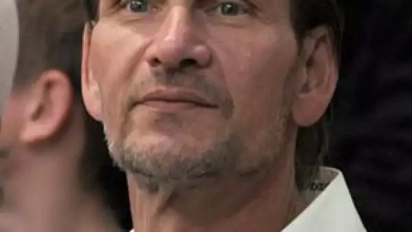 Dicen que el actor de Ghost está tan débil, que le falta el aire y apenas puede caminar.