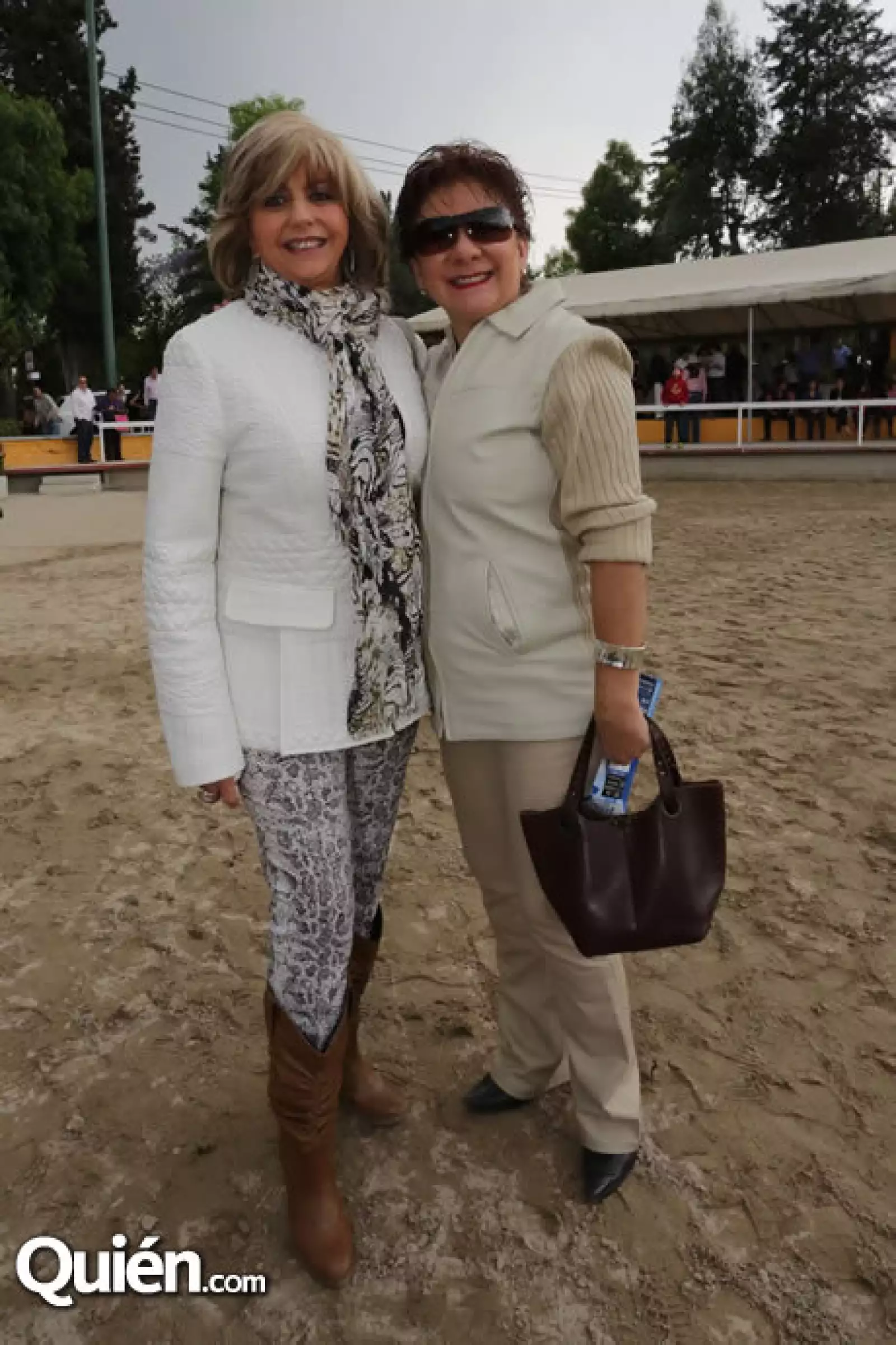 Amada López Guichenme,Gabriela Loza