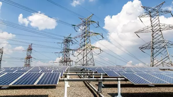 huerto solar con torres