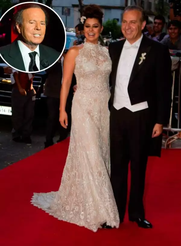 La pareja se deleitó con los románticos temas de Julios Iglesias.