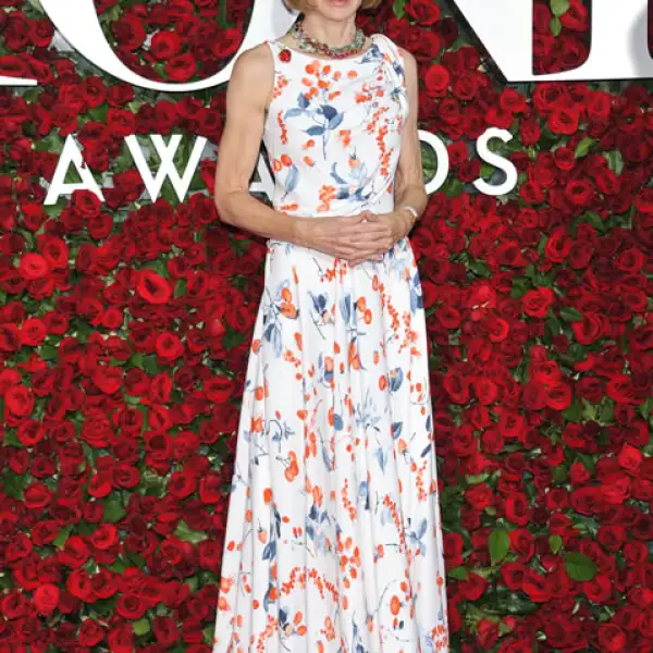 Anna Wintour con un vestido de Schiaparelli Haute Couture.