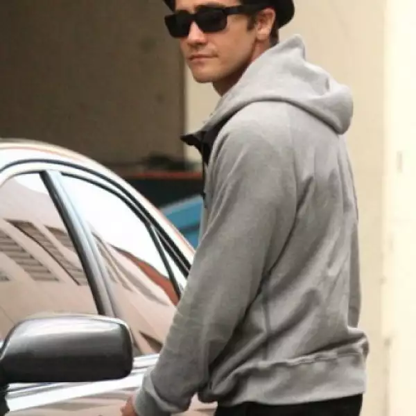¿Estará enfermo? Jake Gyllenhaal sale de una clínica en Beverly Hills, California.
