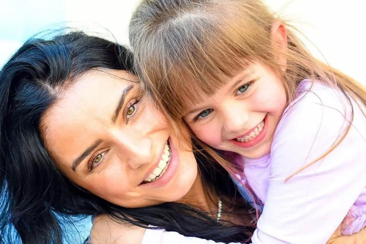aislinn-derbez-kailani.jpg
