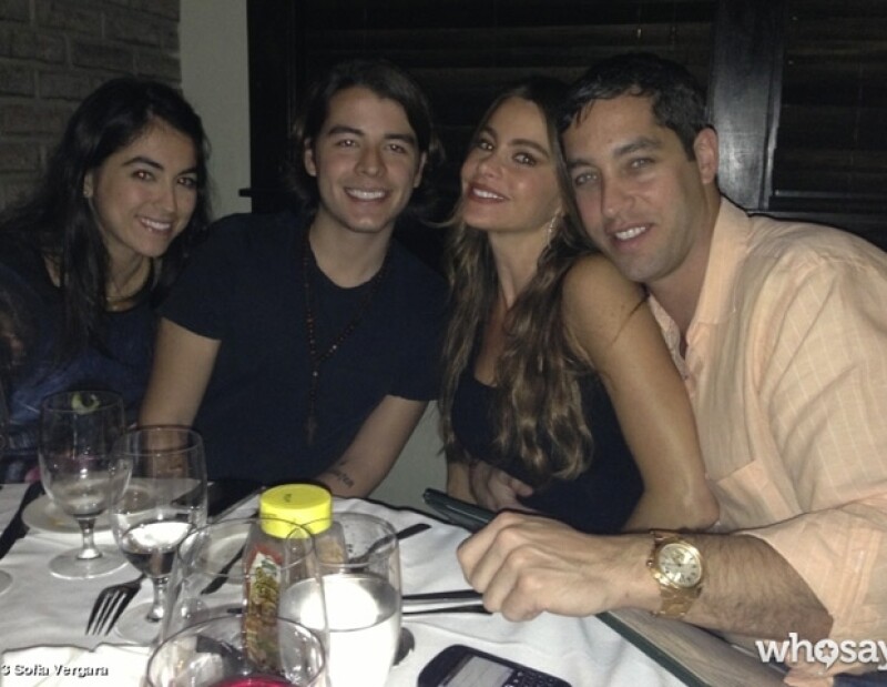 Sofía, con Nick, su hijo Manolo y una amiga.