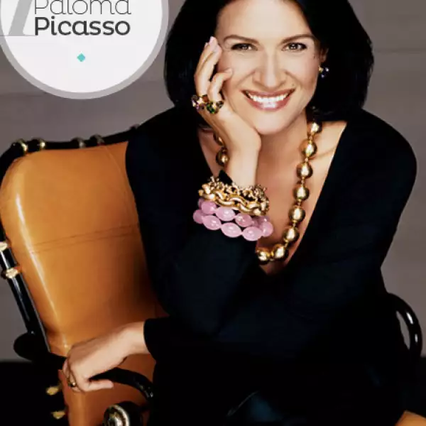 Paloma Picasso, ícono internacional de la moda, debutó como diseñadora de Tiffany & Co. En 1980 con una colección que finca su reputación de crear piezas de vivo colorido y gran originalidad, sus accesorios aún son parte de una línea de la firma.