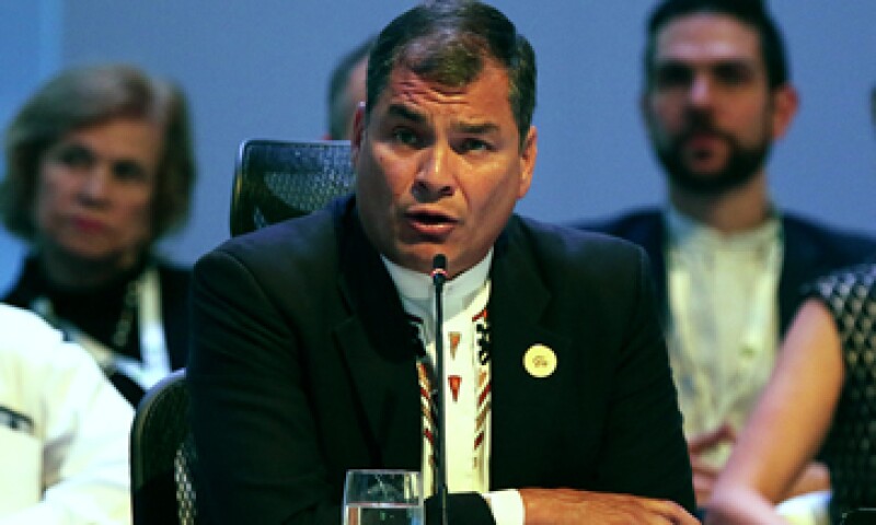 Correa dijo que se han hecho movimientos diplomáticos para lograr la reunión de la OPEP. (Foto: AFP )